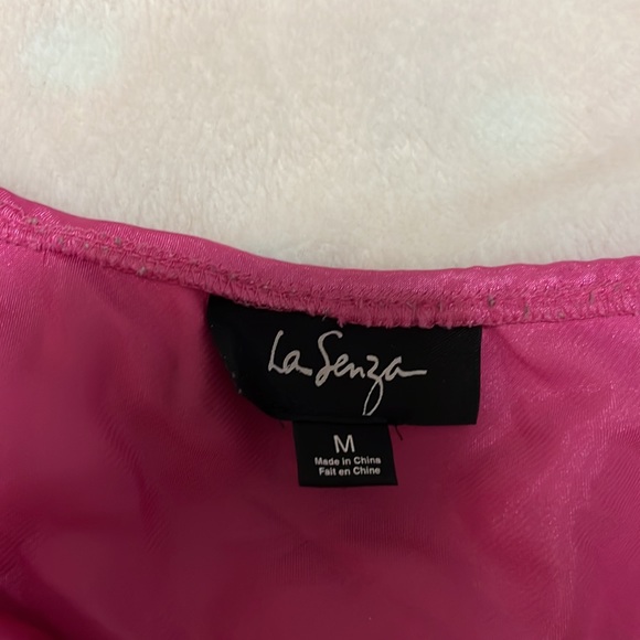 Med fushia pink la senza chemise! Adjustable straps and lace detail - Picture 4 of 4